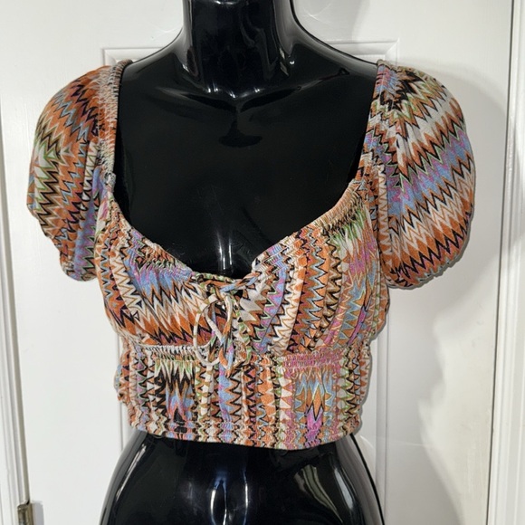 Urban Outfitters Multicolor Zigzag Patterned Puff Sleeve Crop Top Size Medium - Picture 3 of 10